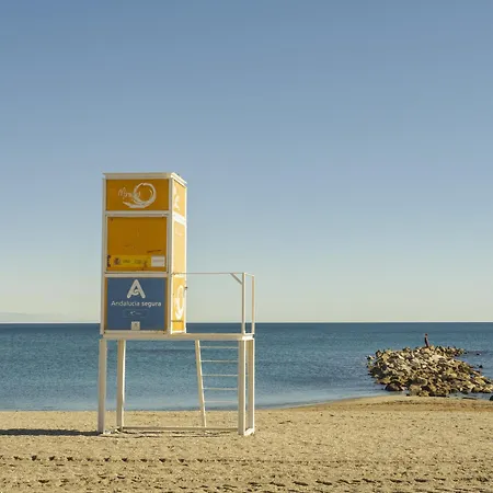 Cubo's Duquesa & Parking *